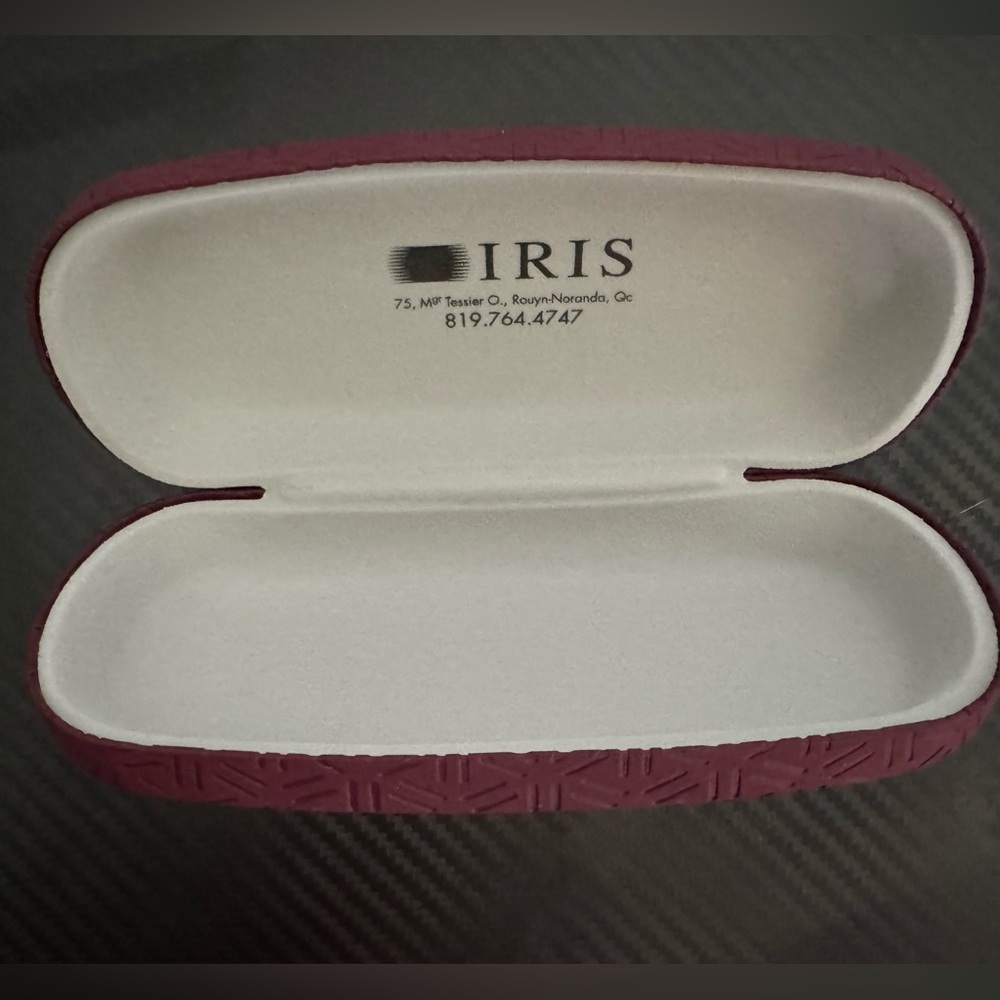 🎁GIFT With Purchase🎁 
Iris Burgundy Eyeglass or Sunglass Case